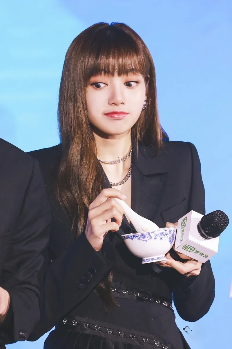 Sưu tập meme blackpink lisa để giải trí mỗi ngày