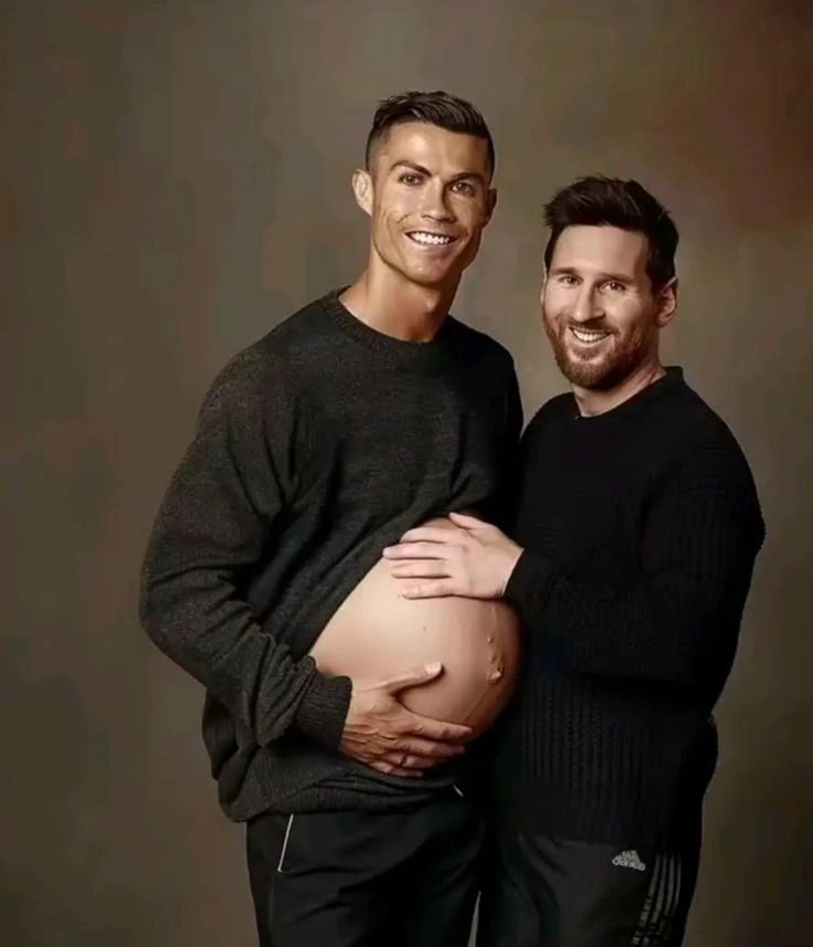 Khám phá meme Ronaldo uống nước độc lạ