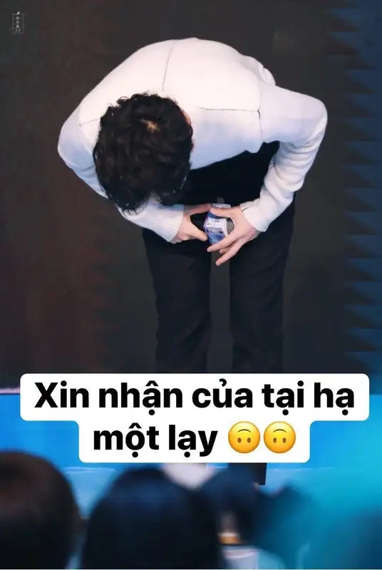 Meme quỳ xuống không chỉ tạo ra sự hài hước mà còn gửi gắm thông điệp về sự tôn trọng.