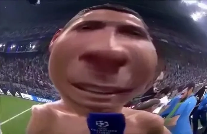 Ronaldo drinking meme hài hước dành cho fan bóng đá